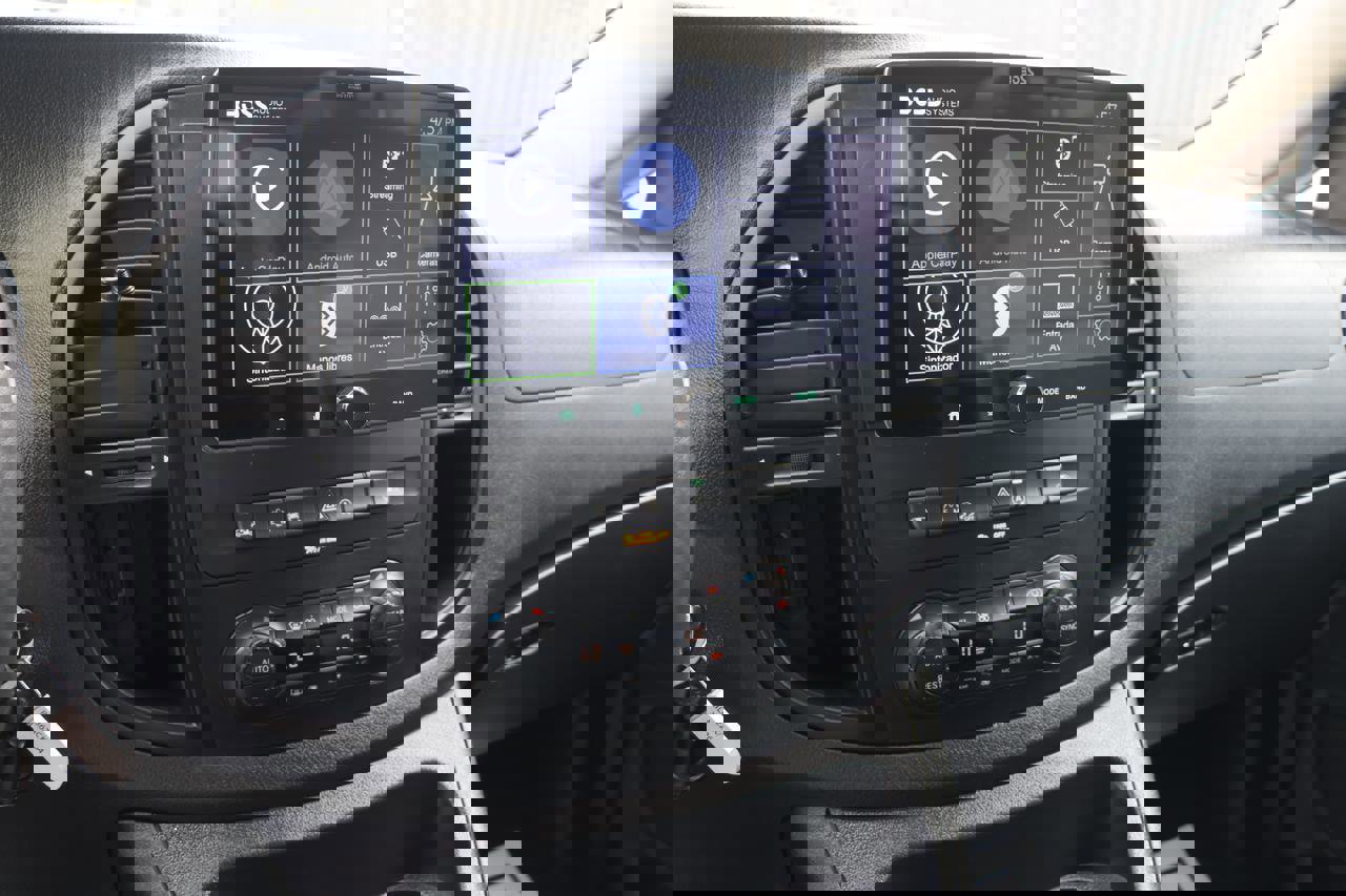 Used 2018 Mercedes-Benz Metris Passenger image 24