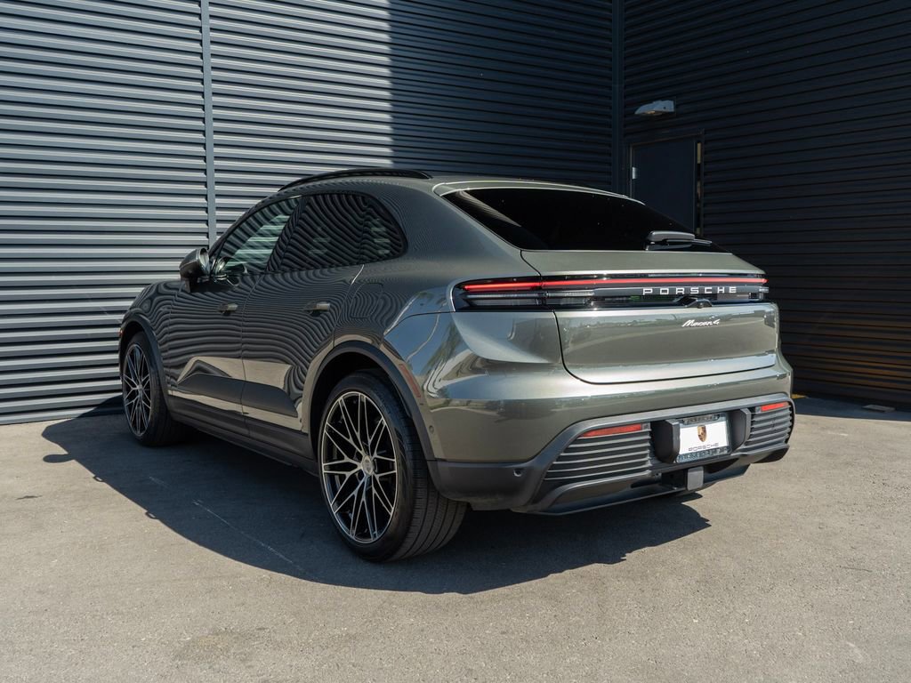 Used 2024 Porsche Macan 4 Electric image 3