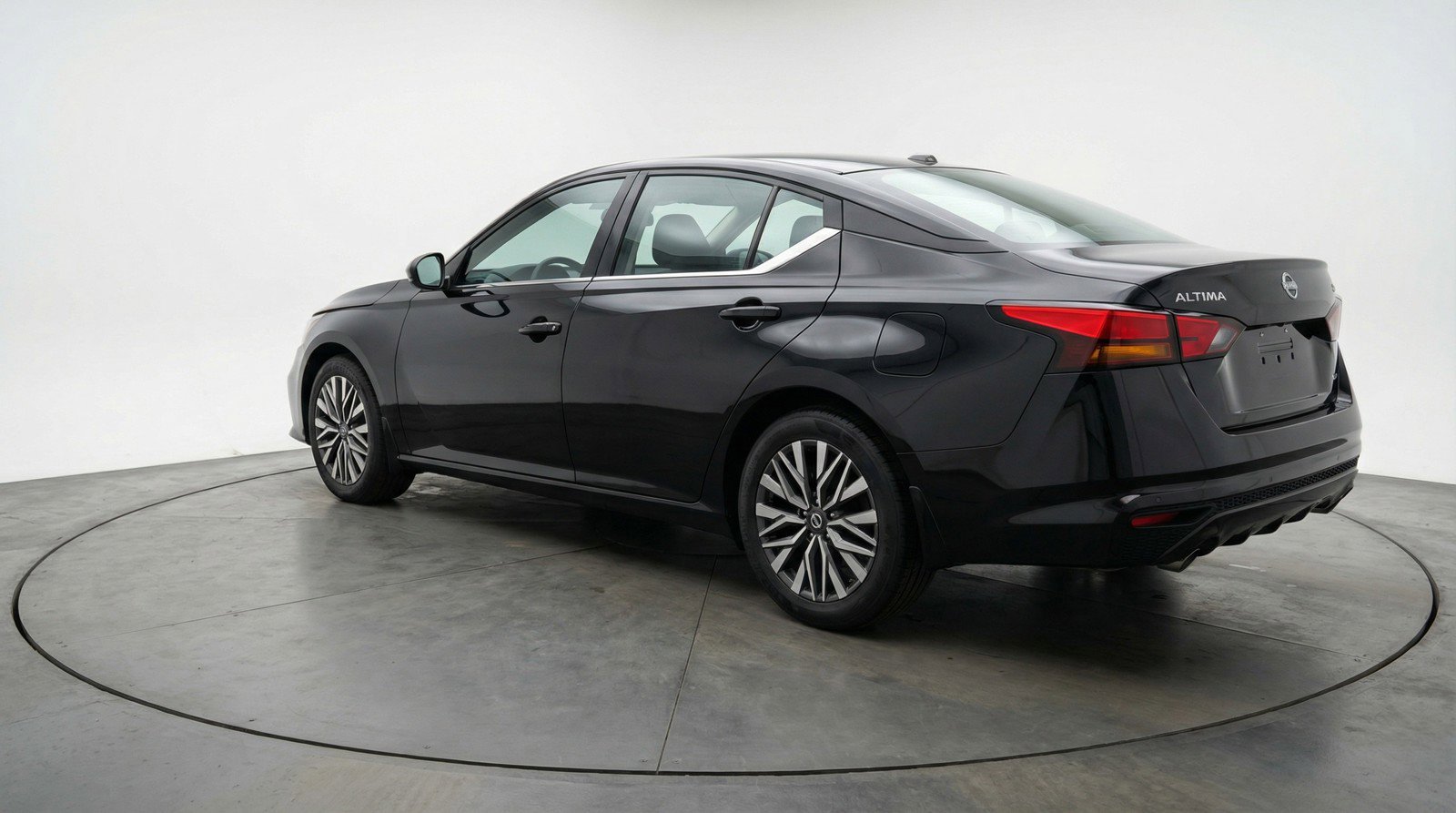 Used 2025 Nissan Altima 2.5 SV image 6