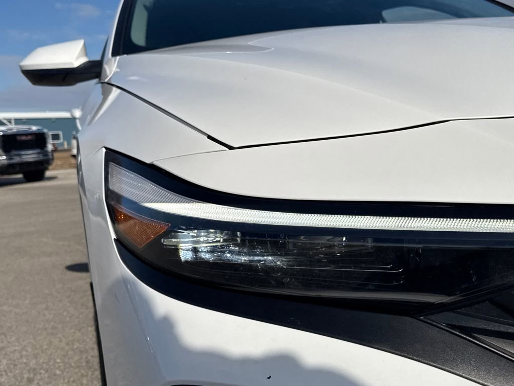 Used 2024 Hyundai Elantra SEL image 11