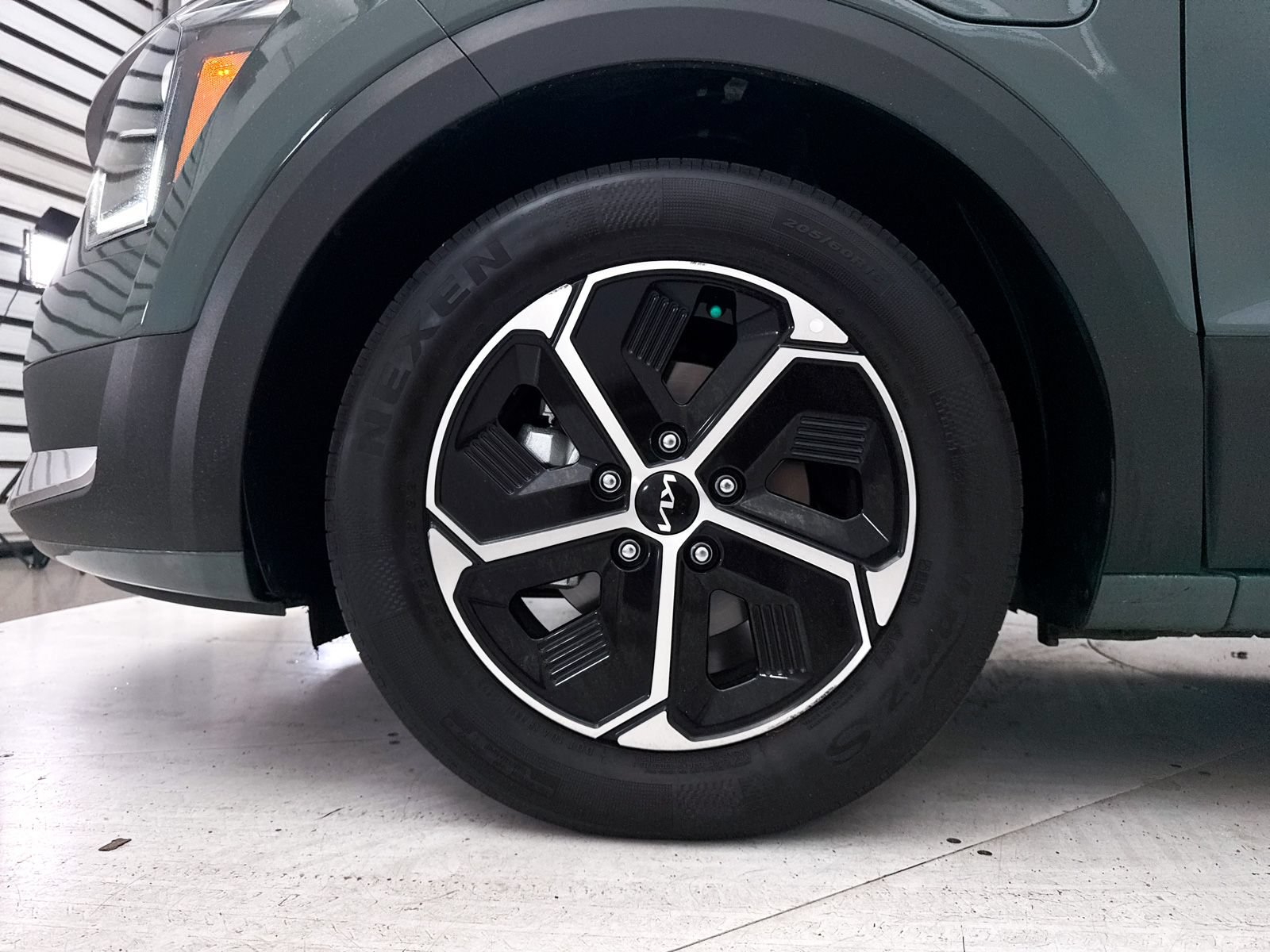 Certified 2023 Kia Niro EX FWD image 15