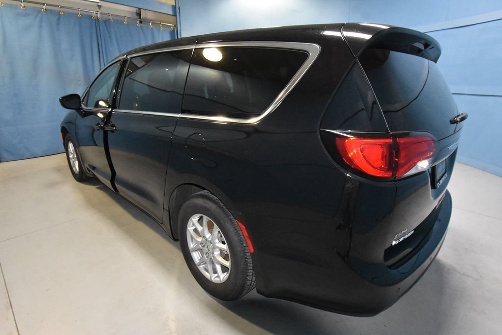 Used 2025 Chrysler Voyager LX FWD image 26