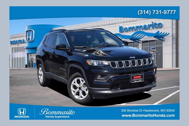 Used 2025 Jeep Compass Latitude w/ Sun & Sound Group AWD/4WD image 1
