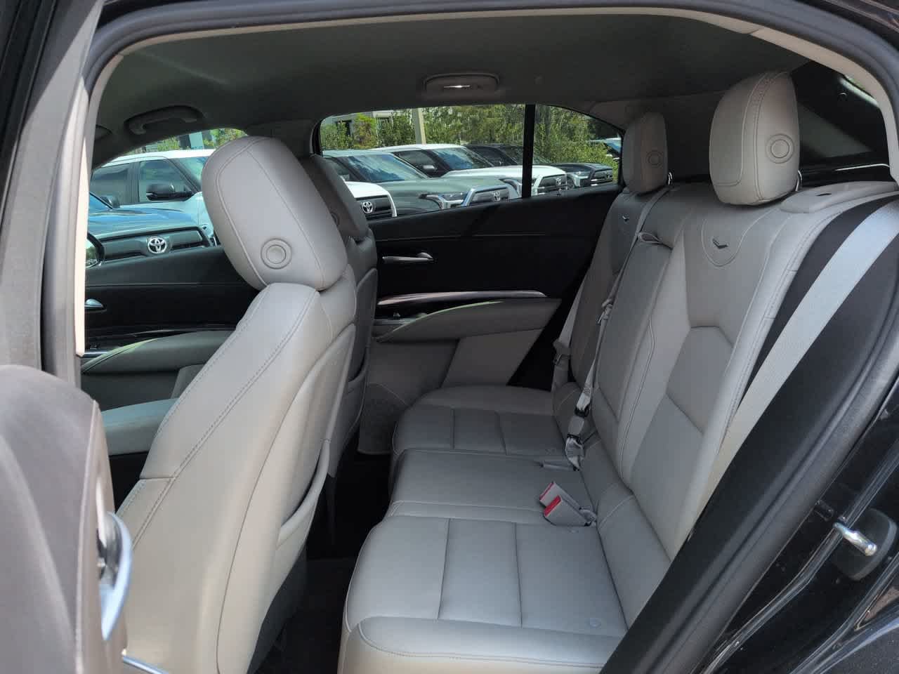 Used 2023 Cadillac XT4 Luxury FWD image 13