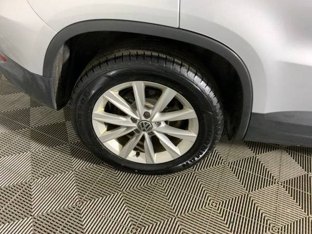 Used 2018 Volkswagen Tiguan Limited AWD/4WD image 36