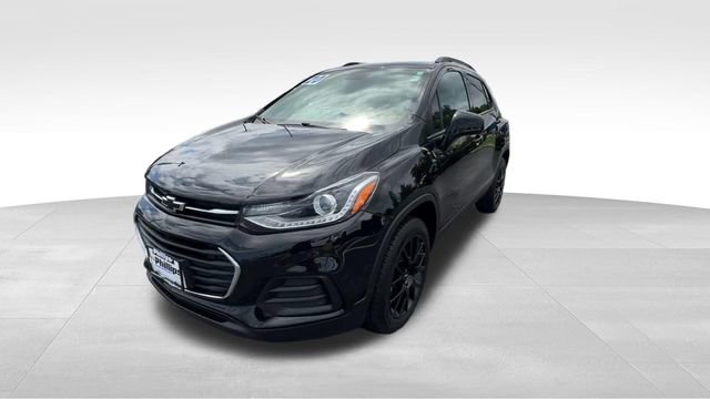 Used 2020 Chevrolet Trax LT w/ LT Convenience Package AWD/4WD image 2