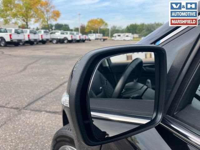 Used 2024 Ford Edge Titanium AWD/4WD image 20