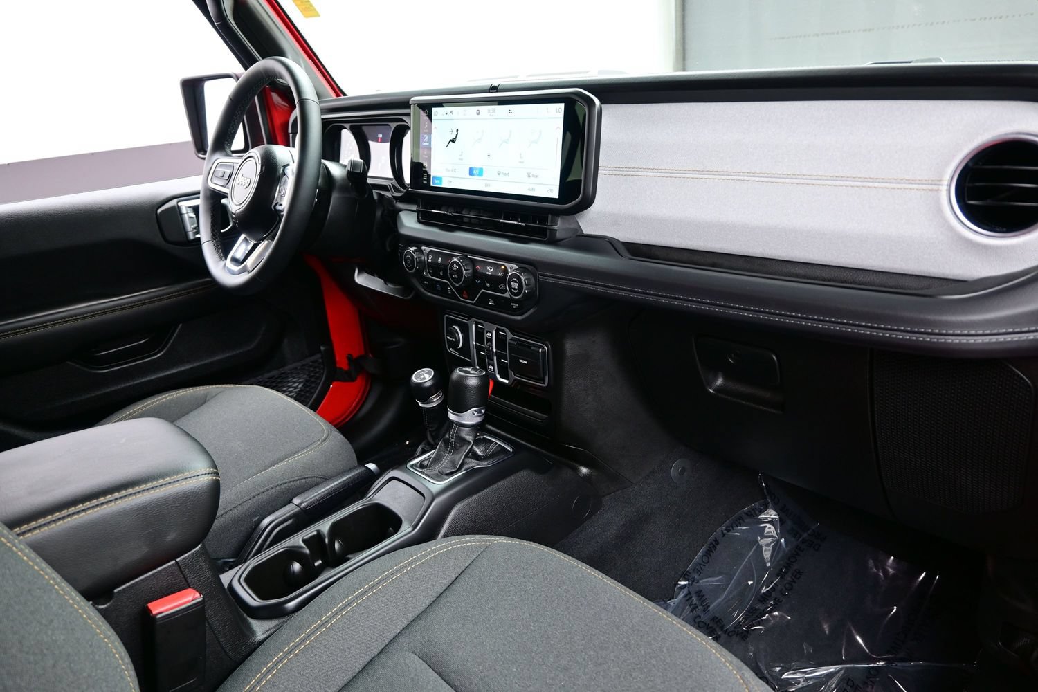 Used 2025 Jeep Wrangler Unlimited Sahara AWD/4WD image 16