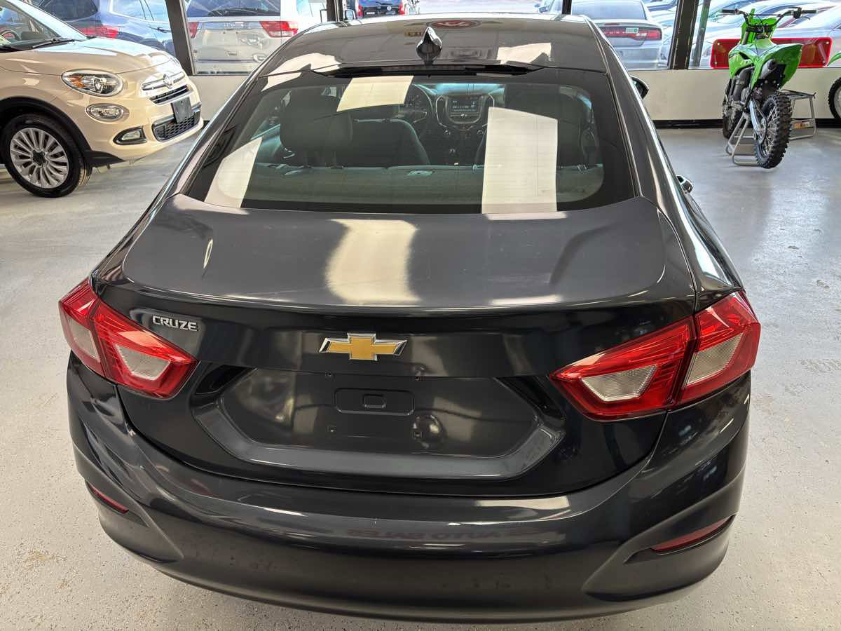 Used 2018 Chevrolet Cruze LT w/ Convenience Package image 10