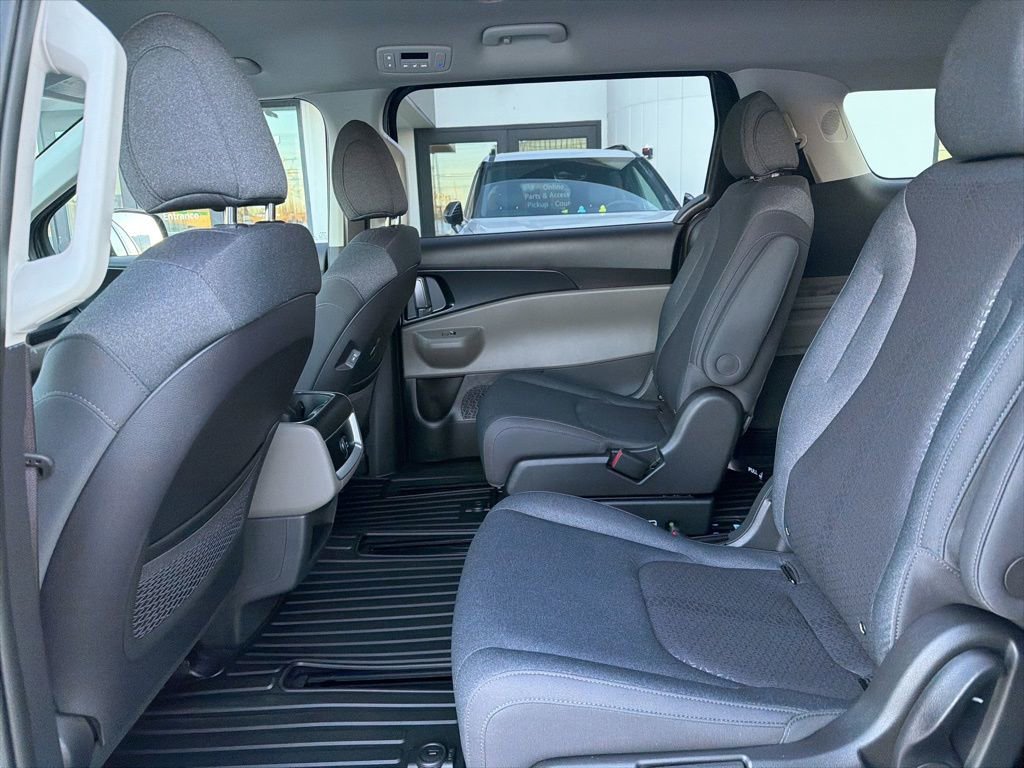 New 2026 Kia Carnival LX image 19
