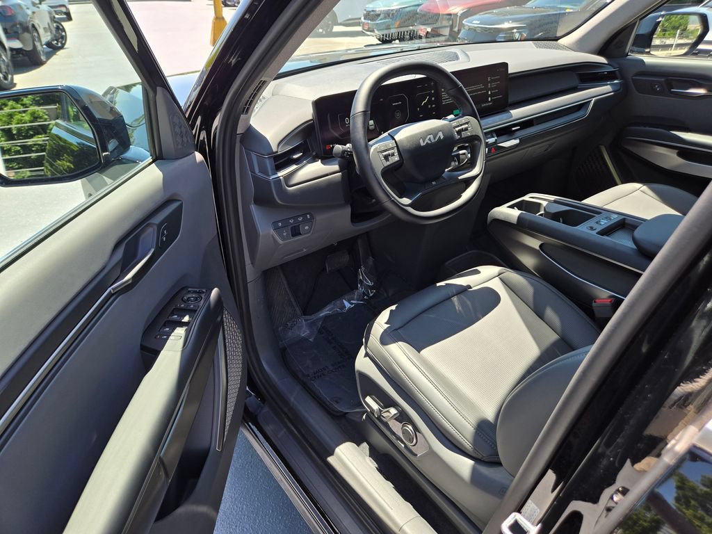 Certified 2024 Kia EV9 Light Long Range RWD image 22