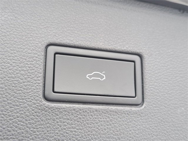 Used 2023 Volkswagen Atlas SEL R-Line image 6