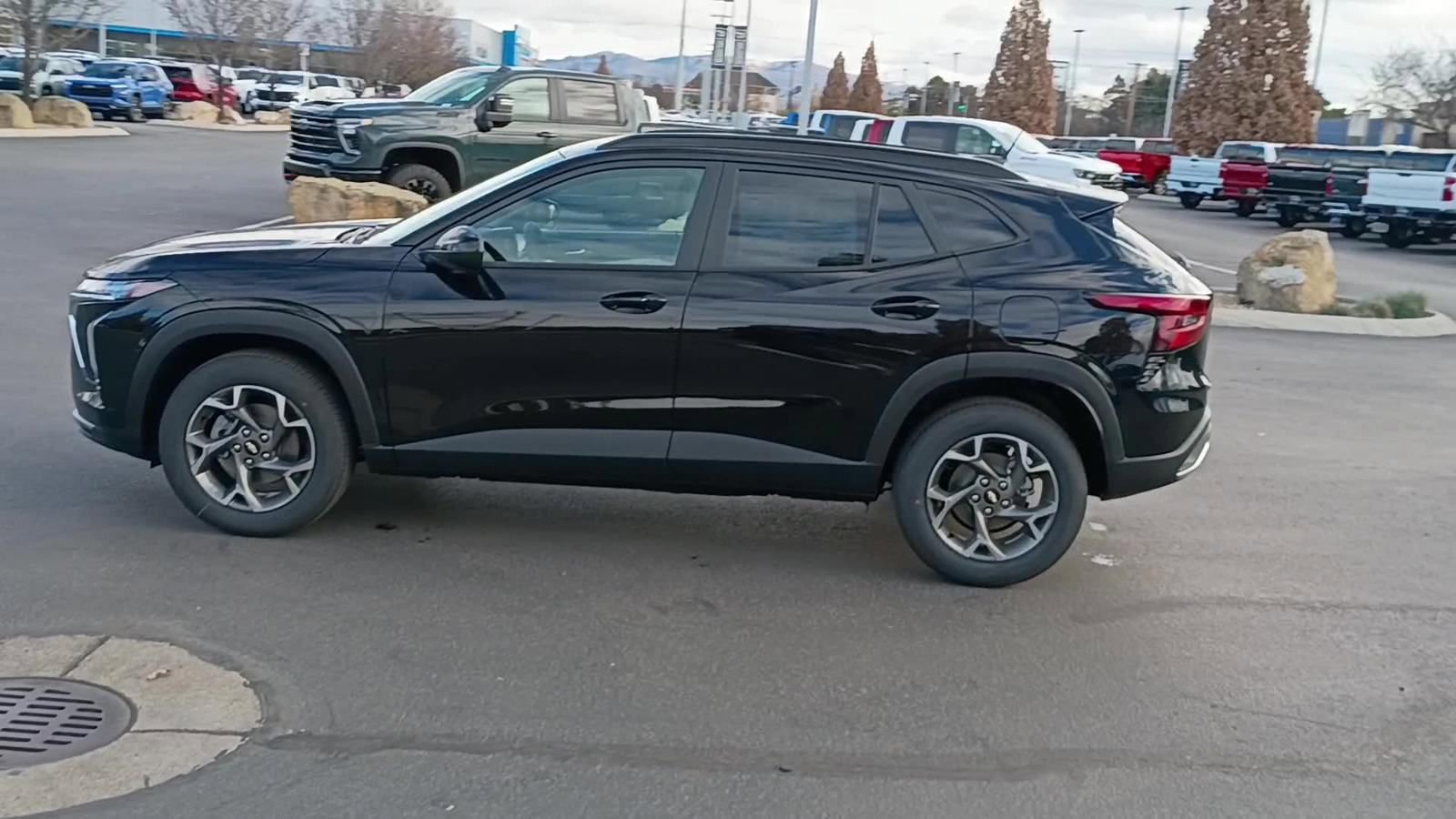 New 2026 Chevrolet Trax LT w/ Sunroof Package image 5