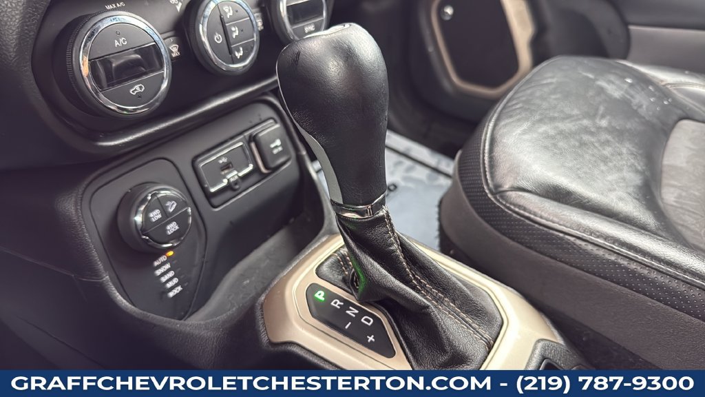 Used 2017 Jeep Renegade Trailhawk AWD/4WD image 28