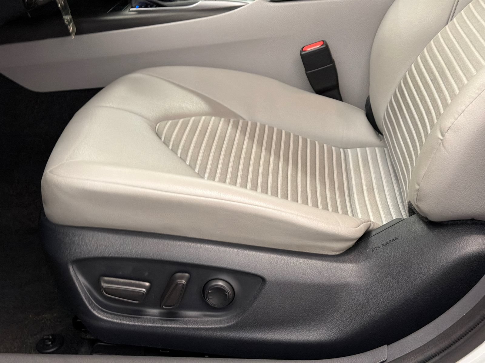 Used 2024 Toyota Camry SE FWD image 12