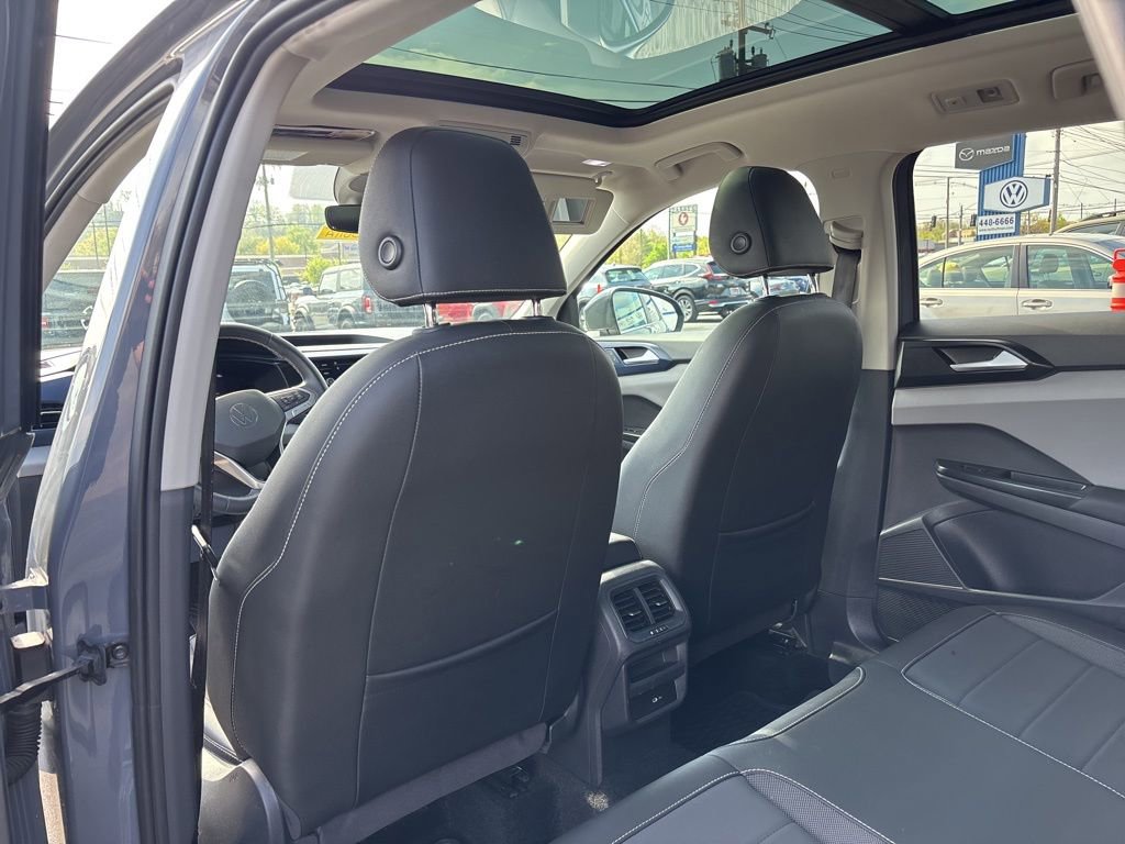 Used 2023 Volkswagen Taos SE w/ Panoramic Sunroof Package FWD image 23