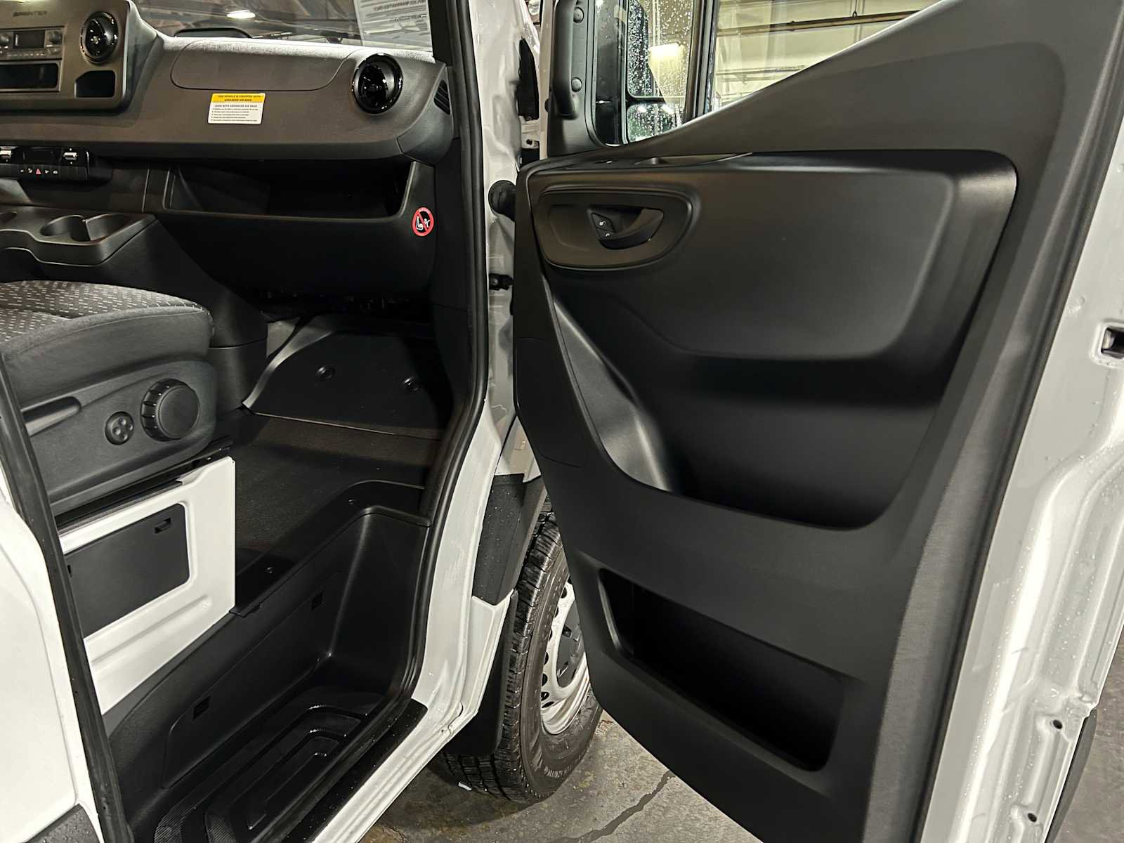 Used 2025 Mercedes-Benz Sprinter 2500 image 10