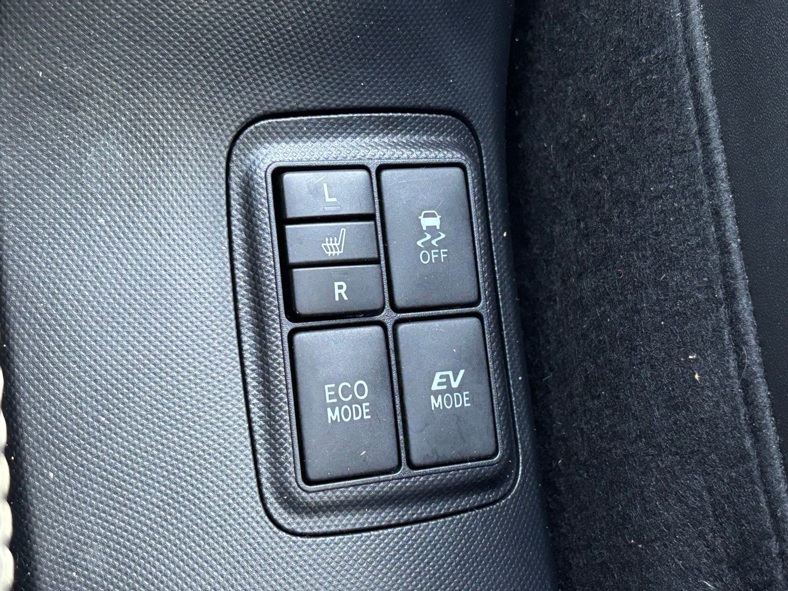 Used 2015 Toyota Prius C Four FWD image 22