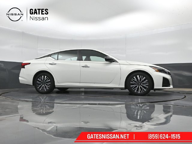 Used 2025 Nissan Altima 2.5 SV FWD image 36