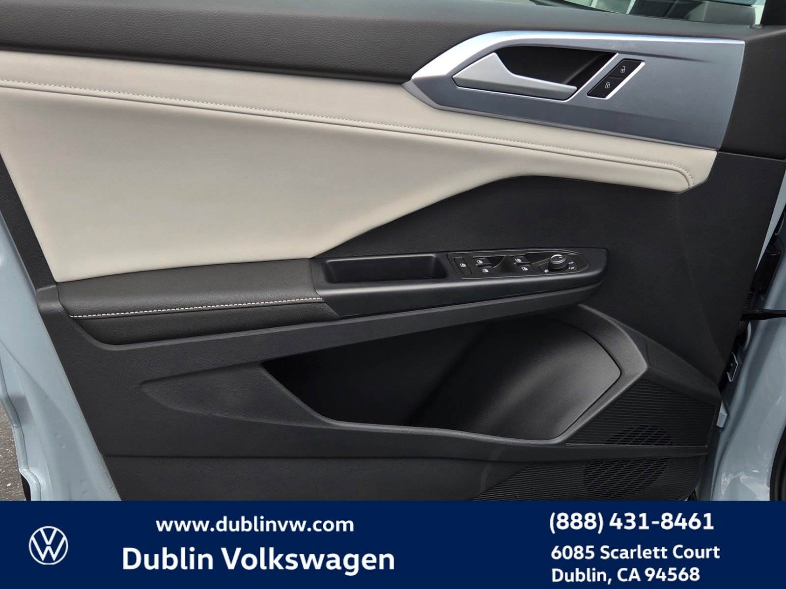 Used 2025 Volkswagen Taos SE FWD image 10