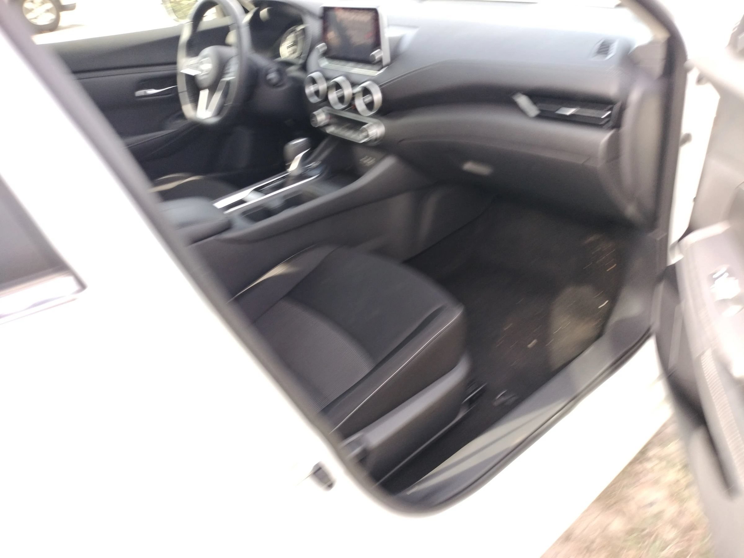 Used 2020 Nissan Sentra SV w/ Trunk Package FWD image 2