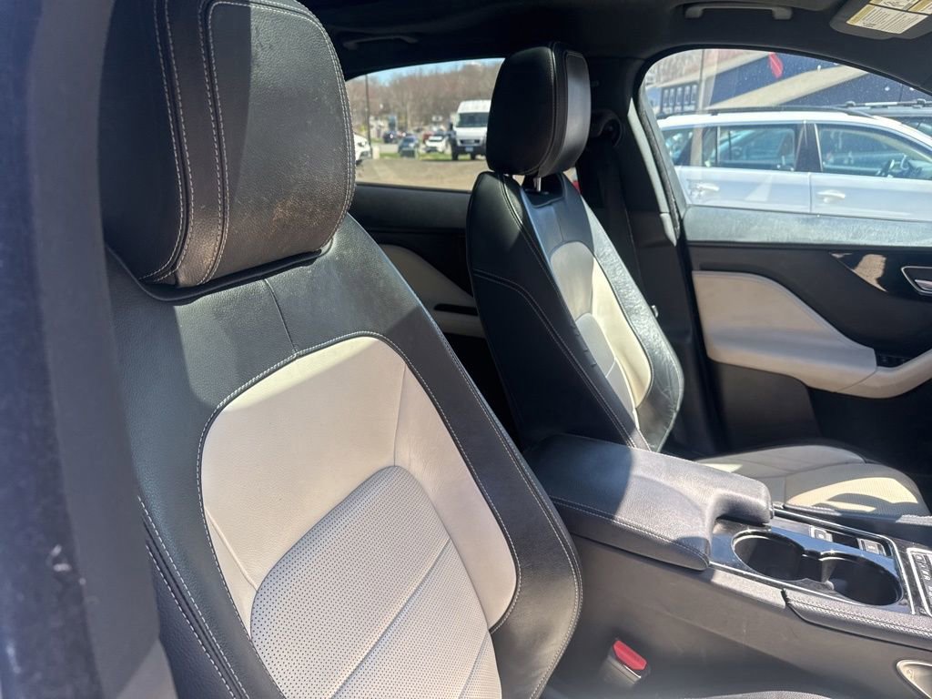 Used 2017 Jaguar F-PACE R-Sport image 37