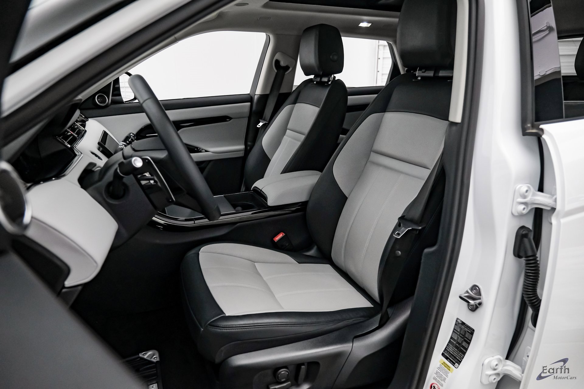 Used 2024 Land Rover Range Rover Evoque Dynamic SE image 34