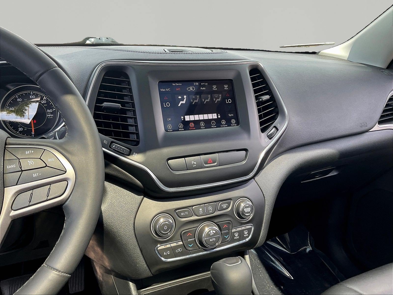 Used 2019 Jeep Cherokee Latitude Plus w/ Comfort/Convenience Group AWD/4WD image 9