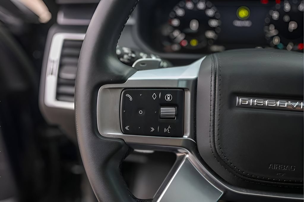 Used 2024 Land Rover Discovery Metropolitan Edition AWD/4WD image 14