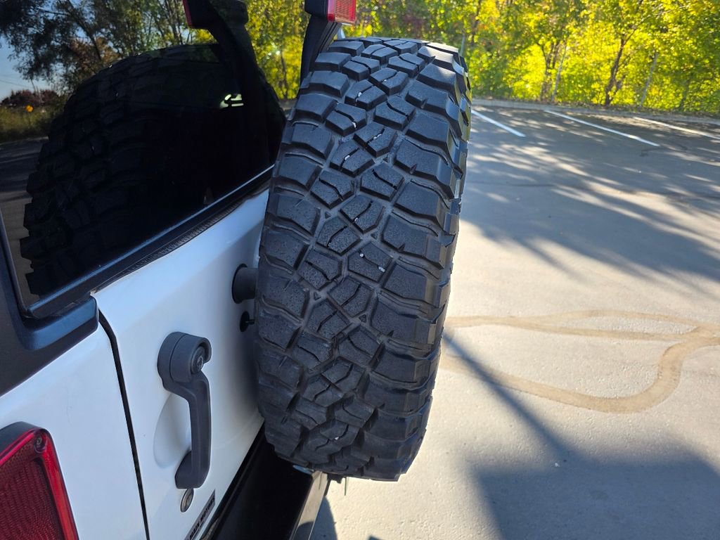 Used 2017 Jeep Wrangler Unlimited Willys image 29