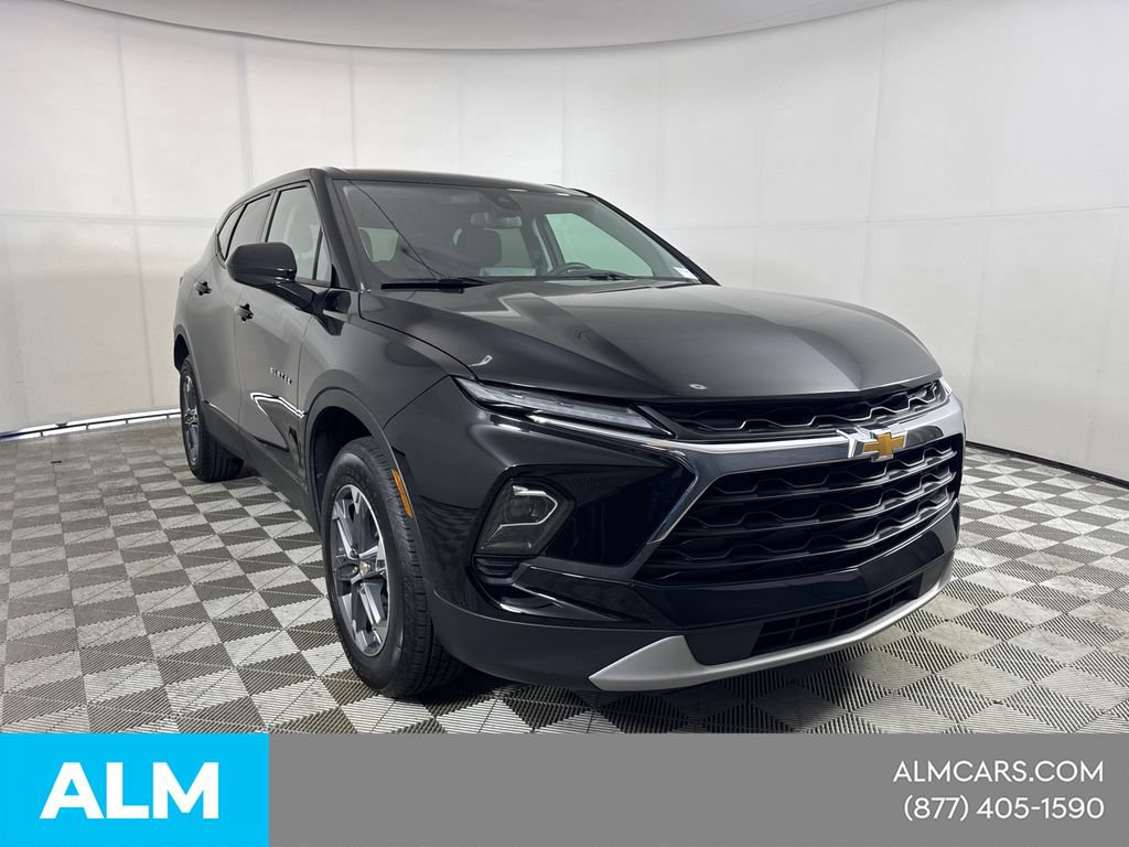 Used 2025 Chevrolet Blazer LT FWD image 4