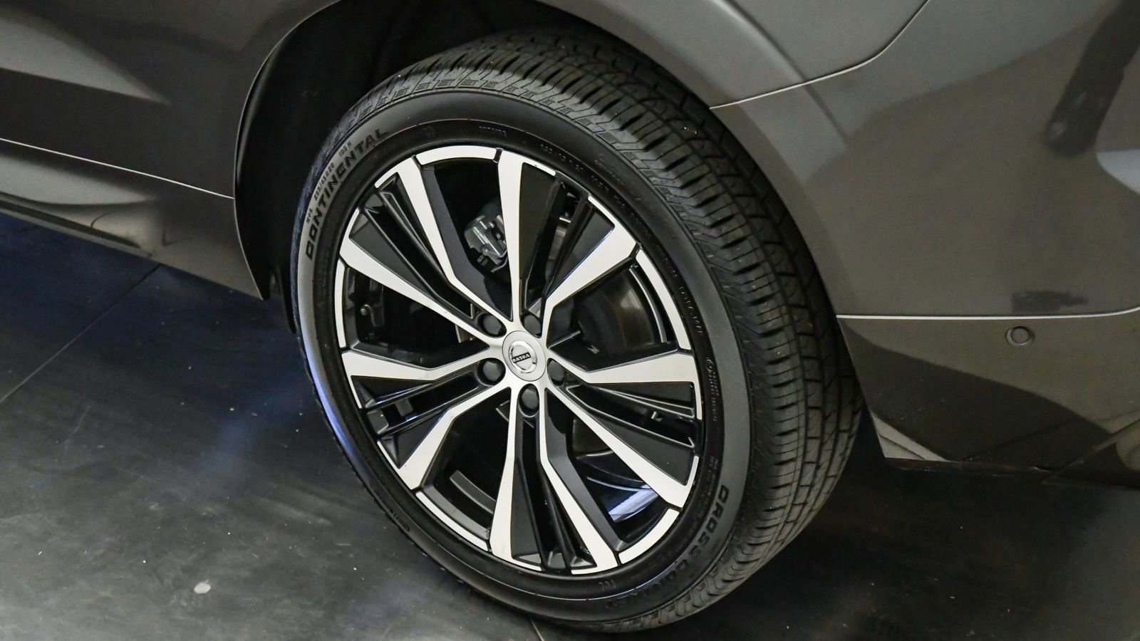 Certified 2023 Volvo XC60 B5 Plus w/ Climate Package AWD/4WD image 11