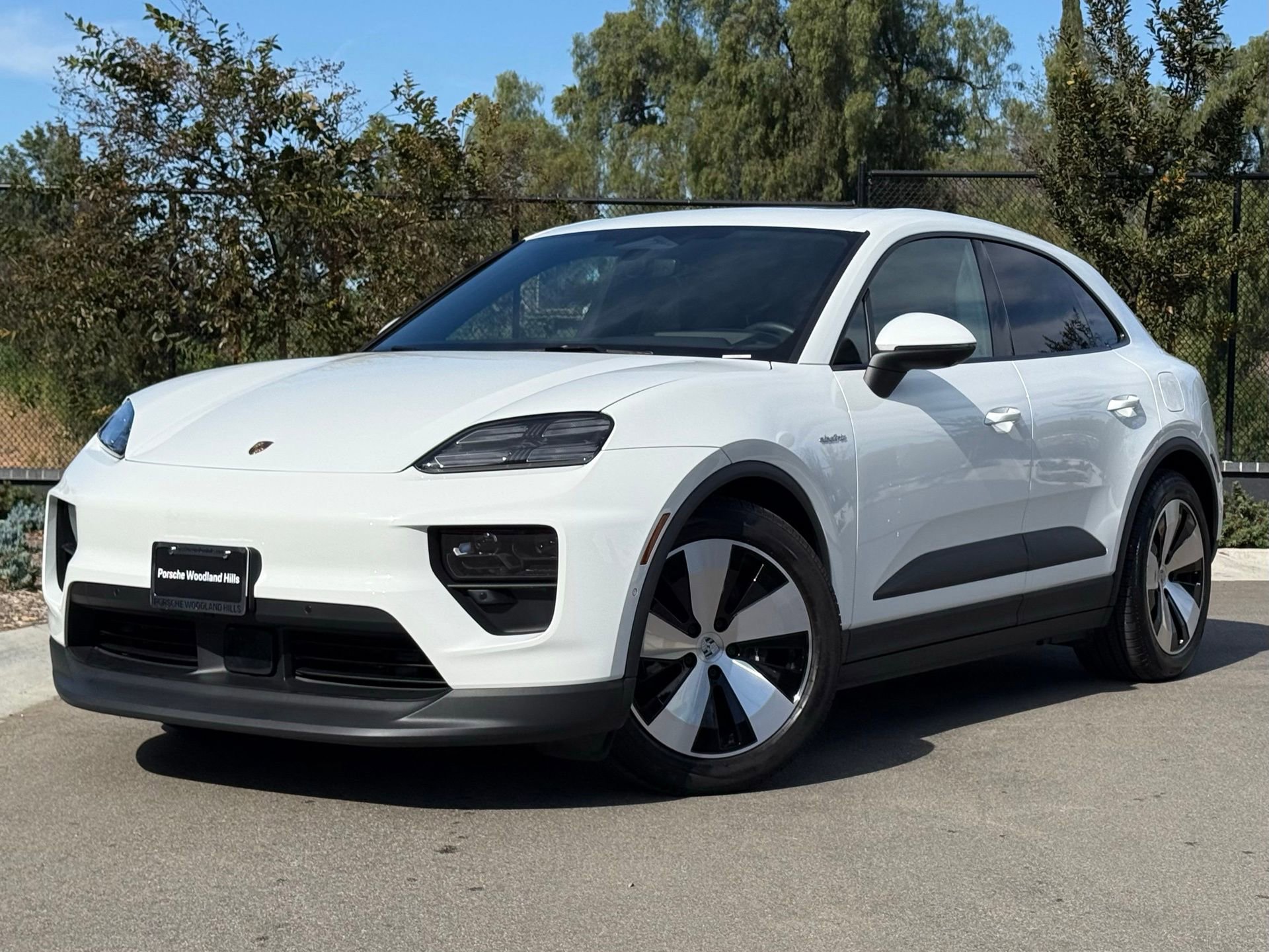 Used 2025 Porsche Macan 4 Electric image 1