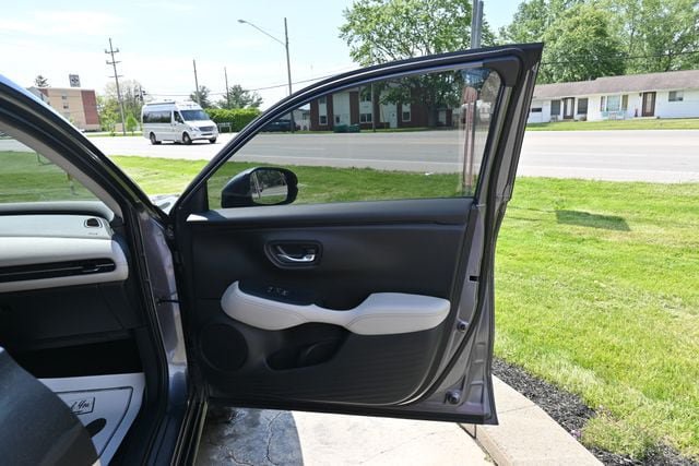 Used 2025 Honda HR-V EX-L image 18