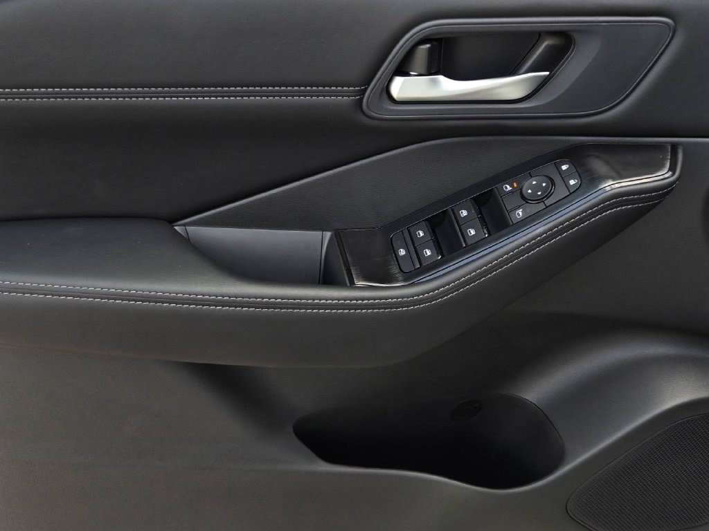 New 2026 Nissan Rogue Dark Armor FWD image 18