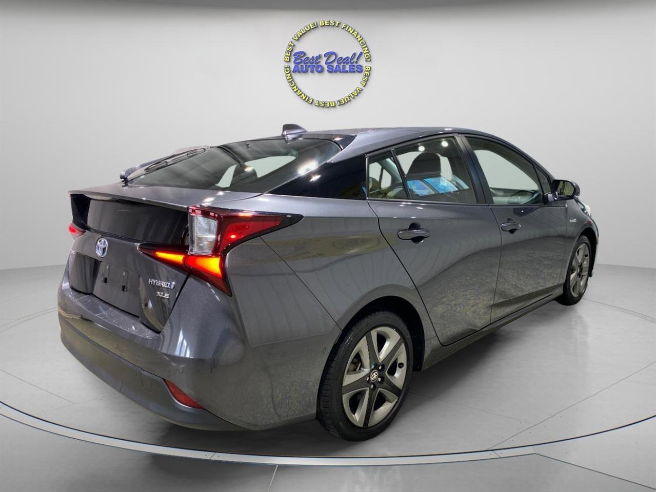 Used 2022 Toyota Prius XLE FWD image 5