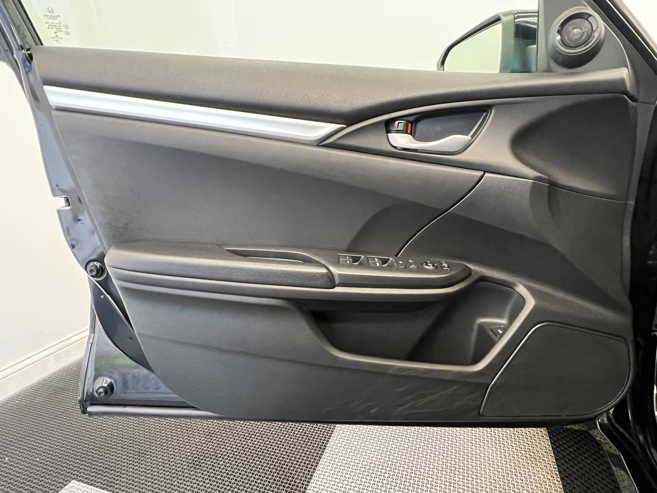 Used 2019 Honda Civic Sport image 7