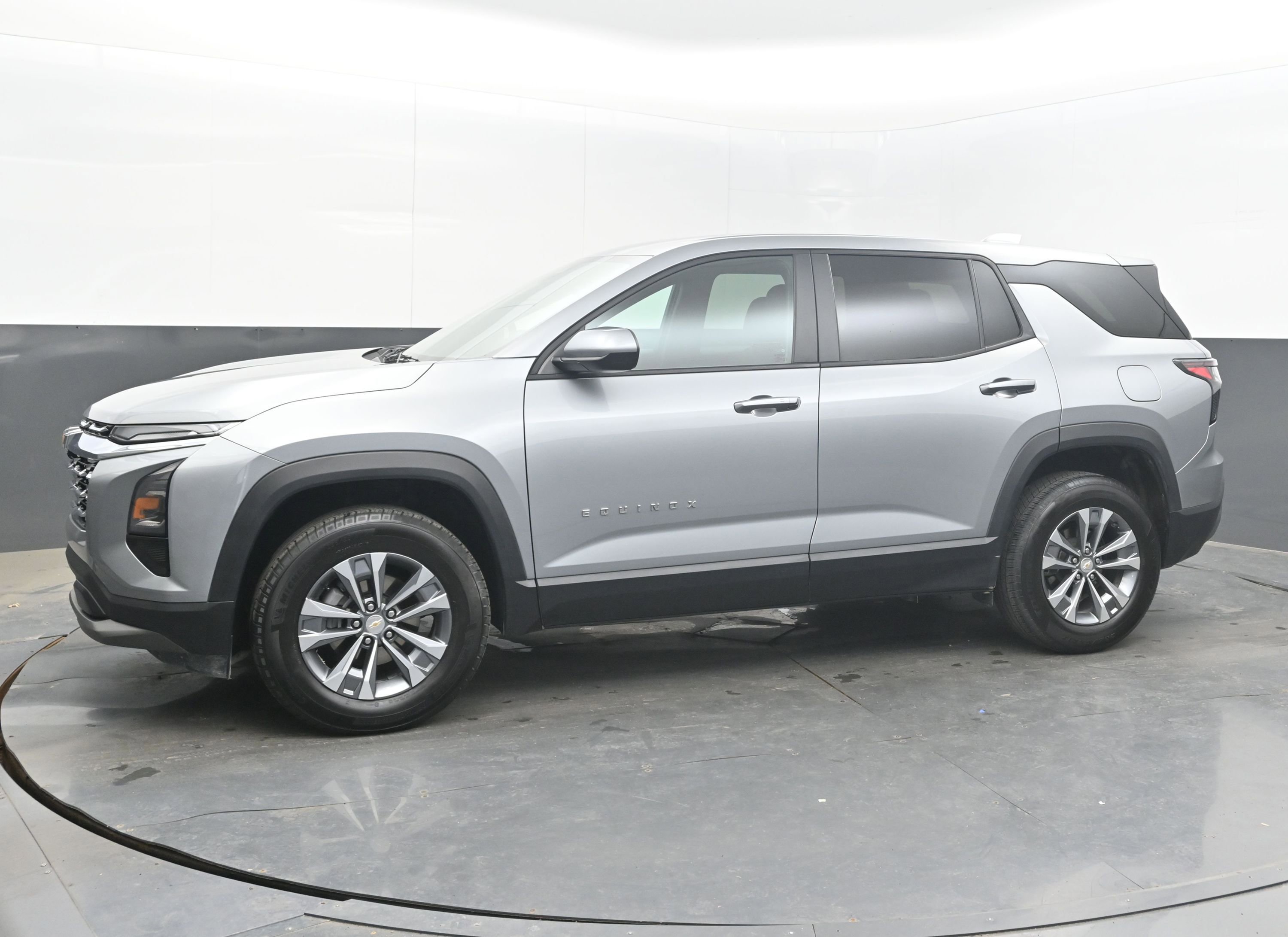 Used 2025 Chevrolet Equinox LT AWD/4WD image 5