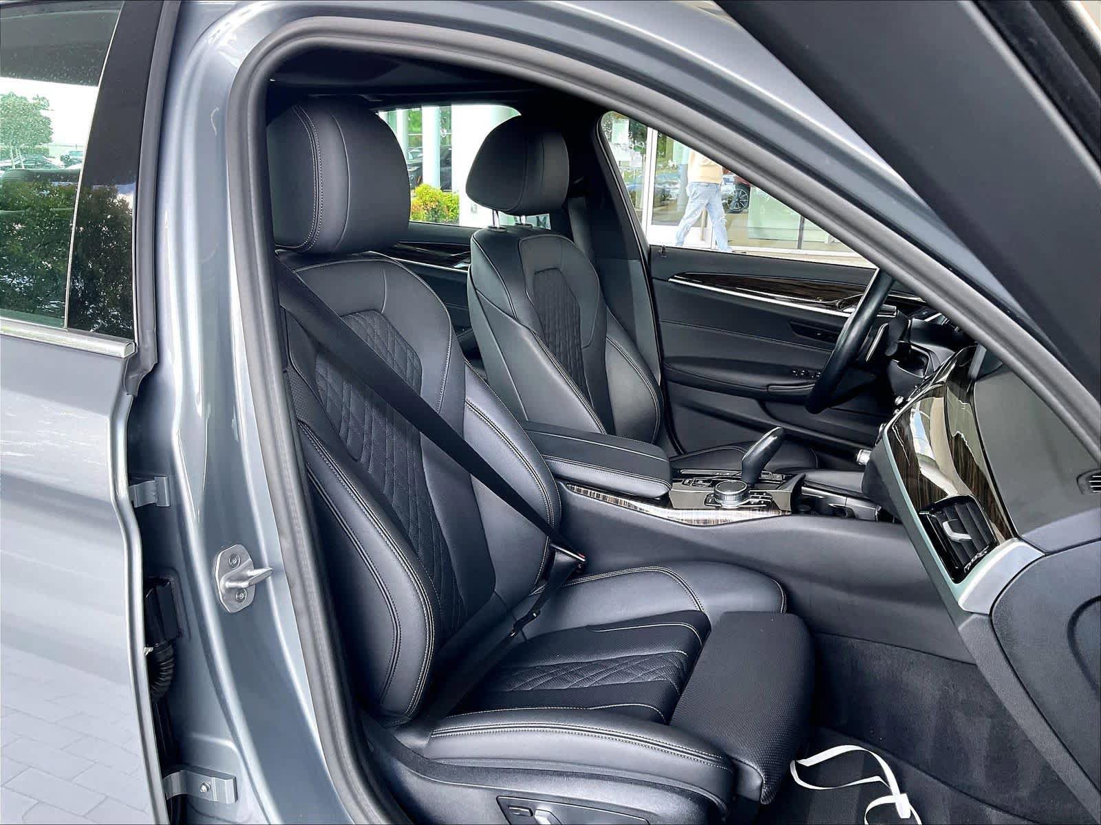 Used 2023 BMW 530e w/ Convenience Package RWD image 9