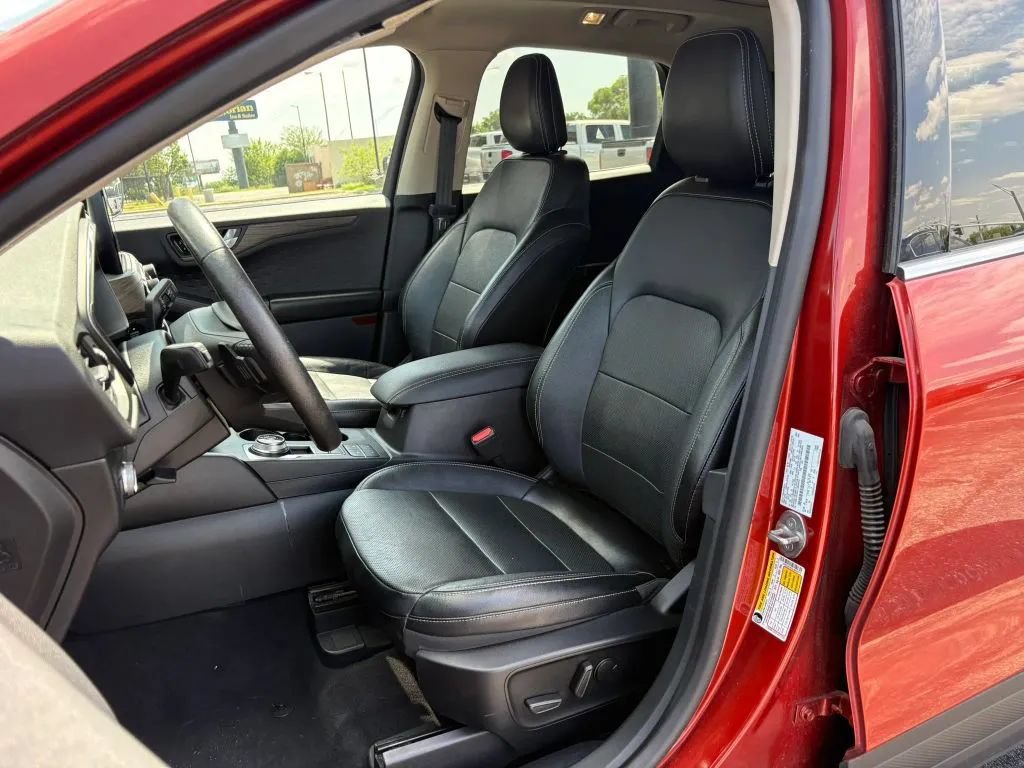 Used 2020 Ford Escape Titanium AWD/4WD image 21
