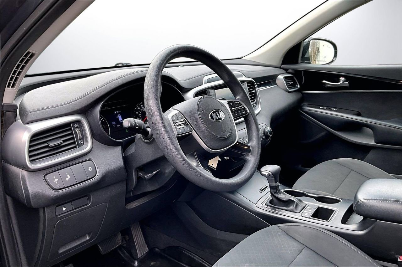 Used 2020 Kia Sorento LX image 18