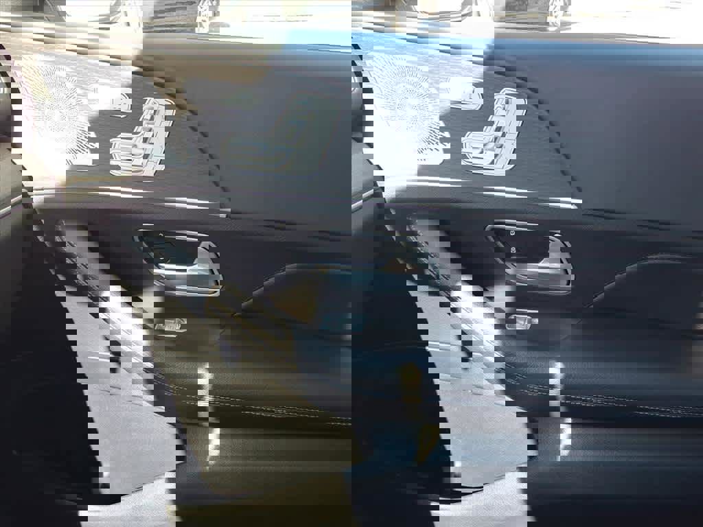 Used 2023 Mercedes-Benz GLS 450 4MATIC image 16