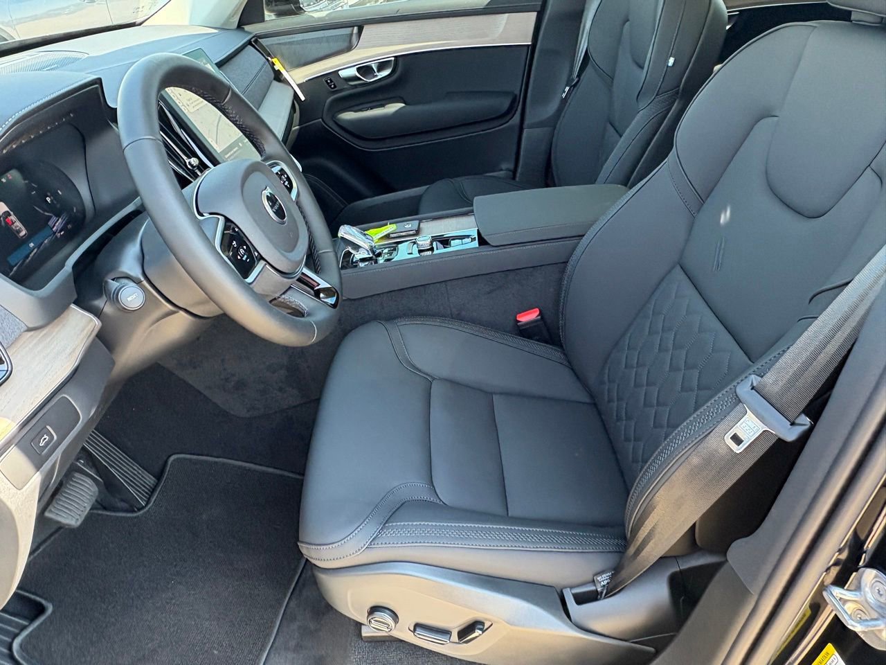 New 2026 Volvo XC90 B6 Plus w/ Protection Package Premier AWD/4WD image 17