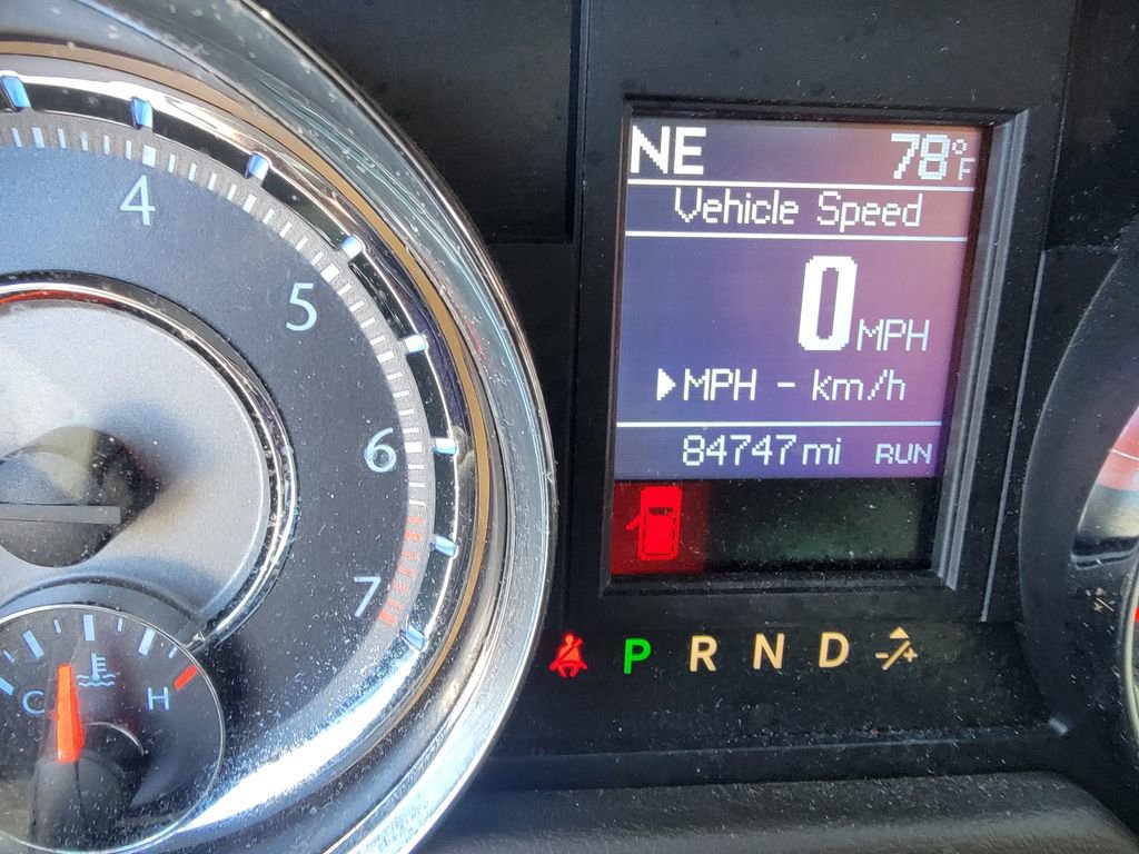 Used 2015 Chrysler Town & Country Touring FWD image 19