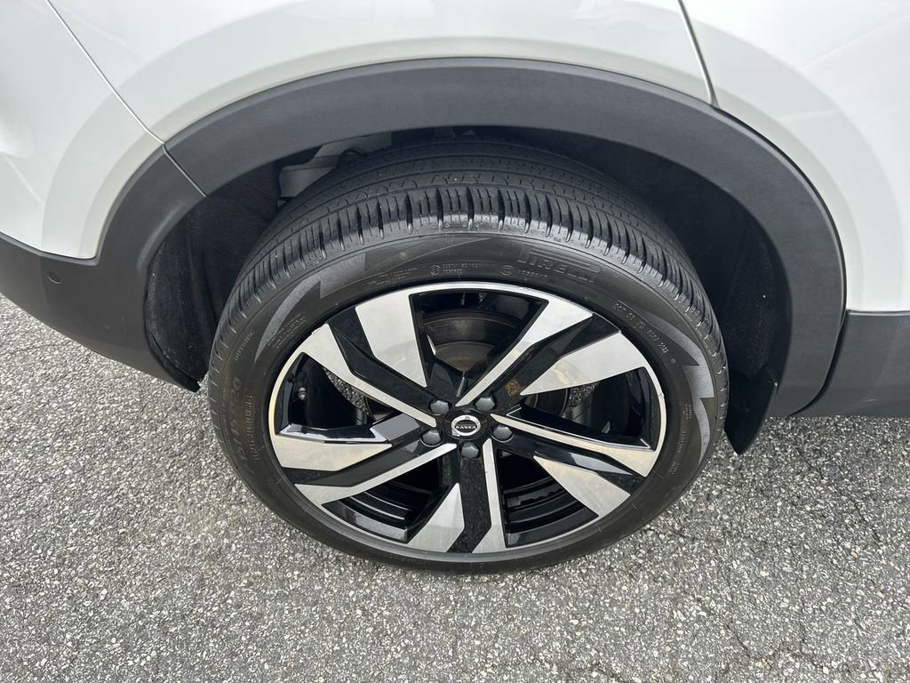Certified 2023 Volvo XC40 B5 Plus w/ Driver Assist Package image 12