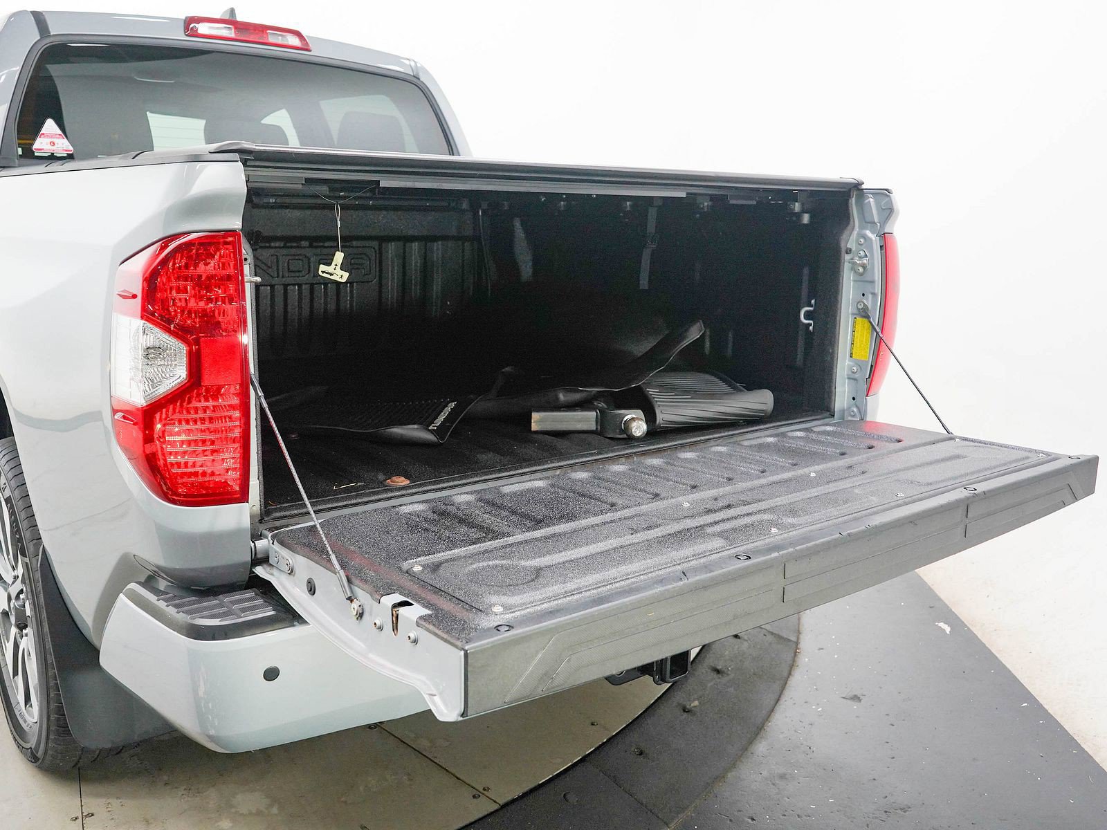 Used 2021 Toyota Tundra Limited w/ Limited Premium Package AWD/4WD image 9