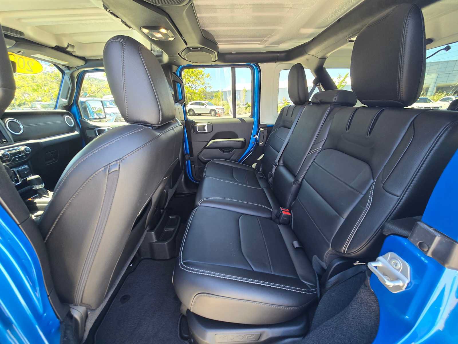 Used 2022 Jeep Wrangler Unlimited Sahara AWD/4WD image 16