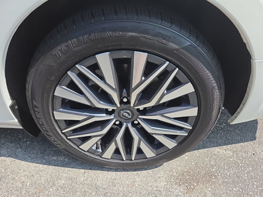 Used 2025 Nissan Altima 2.5 SV FWD image 13