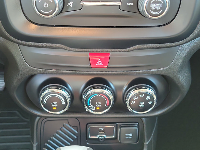 Used 2017 Jeep Renegade Latitude FWD image 17