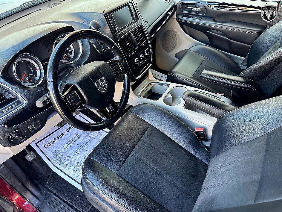 Used 2019 Dodge Grand Caravan SXT image 10